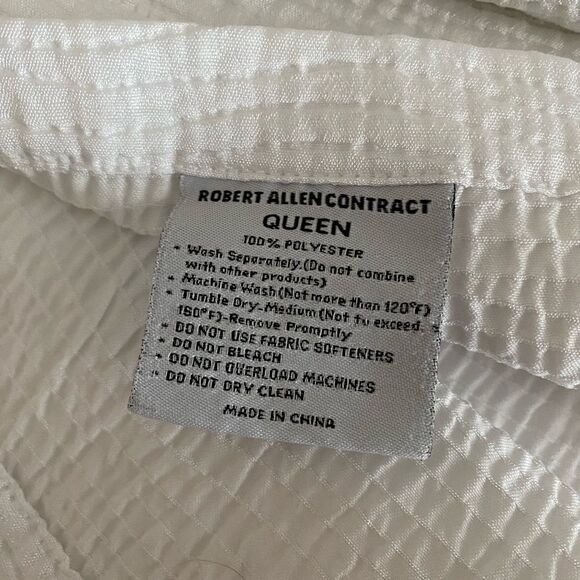 Robert Allen White Queen Size Bed Coverlet - Picture 3 of 6